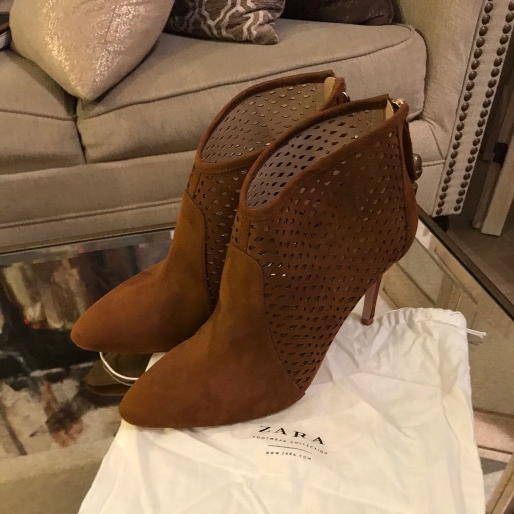 Brown suede ankle boot